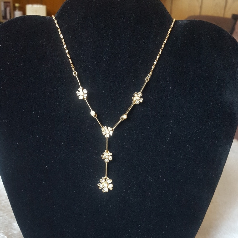 New Beautiful Flower Necklace